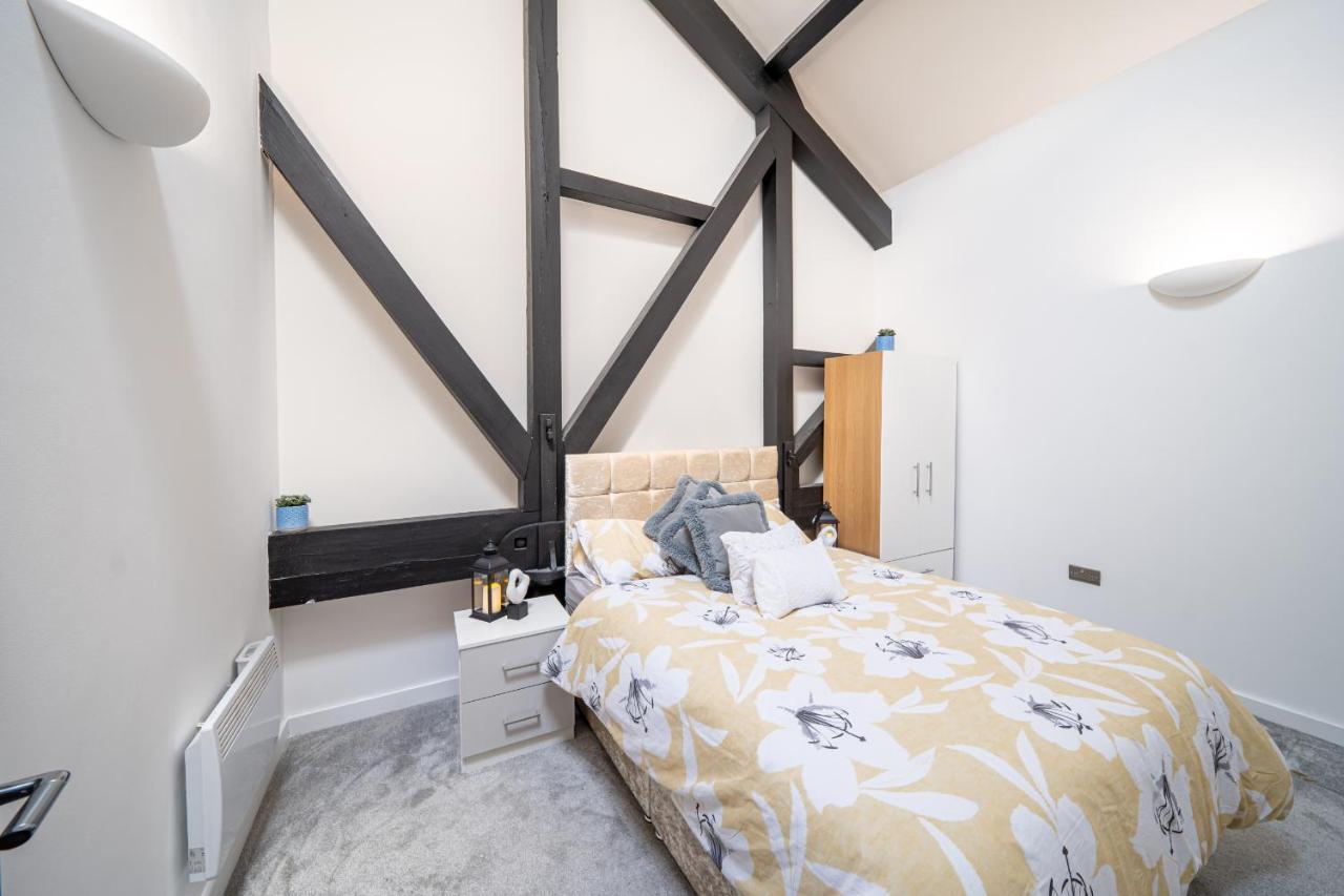 Stunning 2 Bedroom Penthouse In Bradford Centre Apartment *
